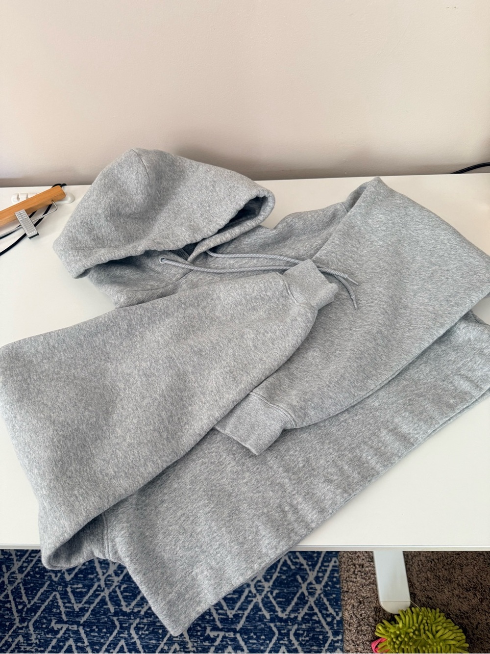 ALO Yoga Light Gray Crewneck Hoodie